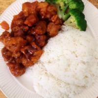104. General Tso's Chicken Combo Plate · Served with a roast pork egg roll and roast pork fried rice. Hot and spicy.