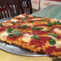 Round Grandma Pizza · Fresh mozzarella, fresh tomatoes and basil.