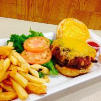 Cheeseburger · Lettuce, tomato, cheese and mayo.
