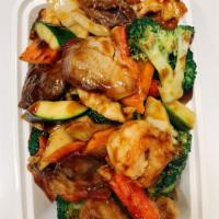 13. Happy Family · Sliced pork, jumbo shrimp, beef, chicken, crab meat and scallops sauteed with vegetables in ...