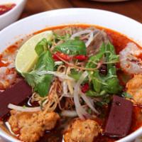 Bun Bo Hue  · Spicy beef and pork noodles soup 