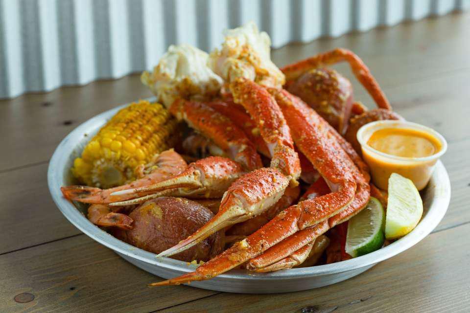 King's Platter · 2 crab. 1 lb. of snow crab, 1 lb. of ez peel shrimp with 3 potatoes and 1 corn on the cob. (at current snow crab's market price)