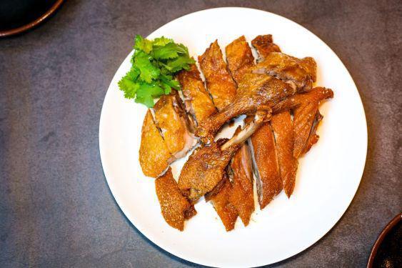 Crispy duck 香酥鸭 · Ingredients: duck, fried onion, salt & pepper