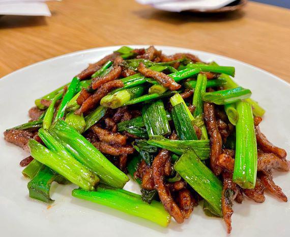 Scallion Beef 葱爆牛 · Ingredient: beef, leek, garlic