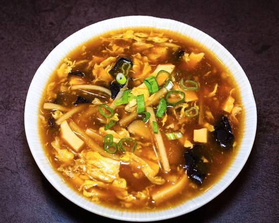 Spicy & sour soup 酸辣汤 · Ingredients: mushroom, wood ear, tofu, egg, pepper, vinegar