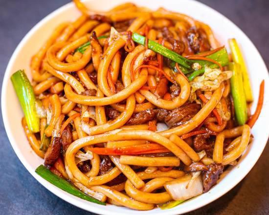 Shanghai fried noodles 上海粗炒面 · Ingredients: noodles, pork, carrot, cabbage, scallion