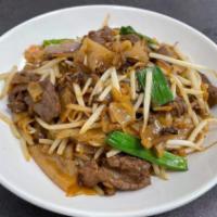Fried rice noodles w. beef 干炒牛河 · Ingredients: beef, rice noodles, cabbage, scallion, onion