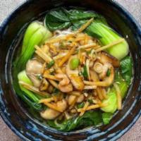 House special noodle soup 三鲜面 · Ingredients: shrimp, mussel, mushroom, cabbage, noodles