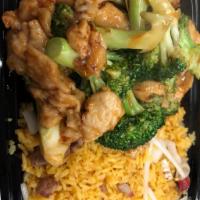 C4. Chicken with Broccoli Combo Plate · Served with egg roll and pork fried rice.