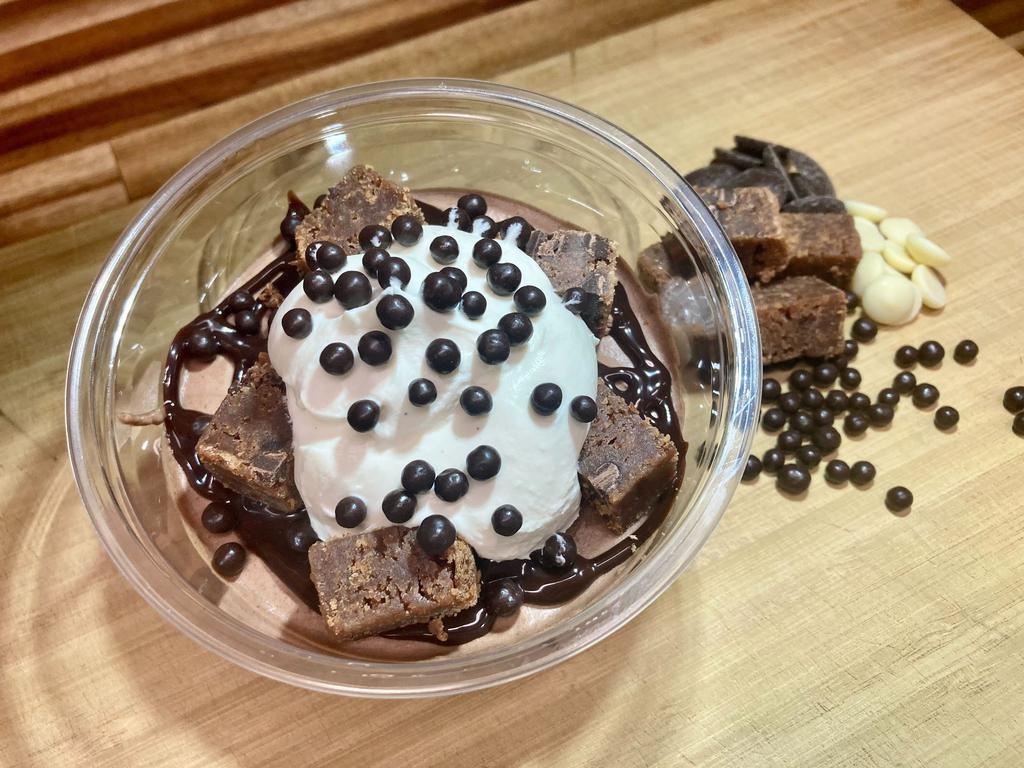 Dark Chocolate Mousse Parfait · Dark chocolate mousse, chocolate sauce, brownie cubes, white chocolate chantilly and crispy chocolate pearls.