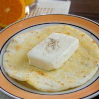 Arepa con Queso · Corn cake with homemade cheese.