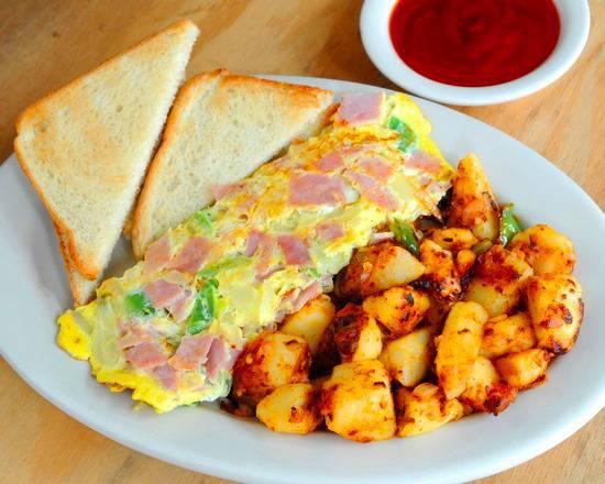 Western Omelette  · Served with home fries/ Hash brown & Toast
(3 egg ham ,onion & pepper )