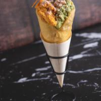 Chicken cone · Shedded chicken, guacamole, sauce and cheese 