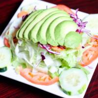 Ensalada Verde con Aguacate · Garden salad with avocado and house dressing.
