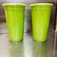 Jugo Verde · Green juice with pineapple, raw cactus, celery, parsley, cucumber, and green apple.