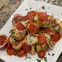 Pepperoni Cup's & Cheese Garlic Knots (5) · Freshly baked bread knots with our delicious garlic sauce loaded with pepperoni and melted m...