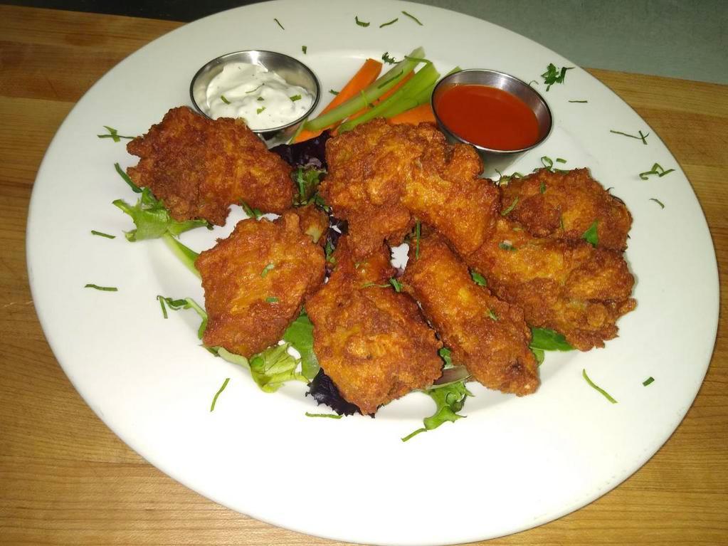 8 Zing Wings  · Zing wings are spicy 
8 Super Bowl Zing wings served with celery and carrots.
Choice of sauces, BBQ, Buffalo, Blue Cheese, or Ranch
