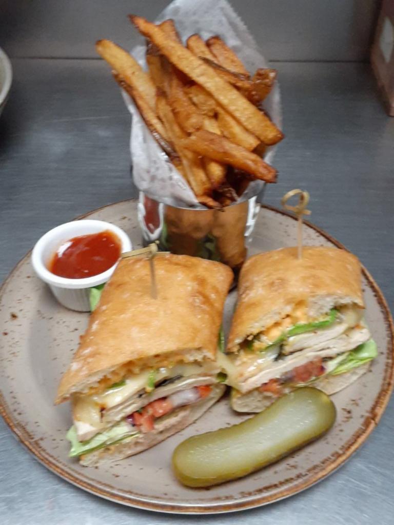 Dalton's Bar & Grill · Hamburgers · Pizza · Salads · Sandwiches · Steak · Wings