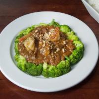 51. Pad Rama · Steamed broccoli, carrots and string bean in peanut sauce.