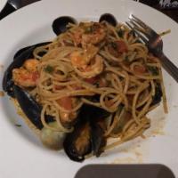 Spaghetti Ai Frutti di Mare · Fresh clams, mussels, shrimp in a lightly spicy tomato sauce.