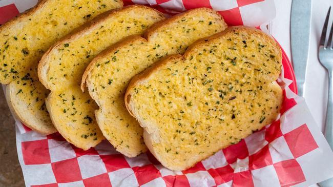 4 Slices Garlic Bread · Our signature garlic spread on Texas toast; toasted to perfection. Comes in four slices.