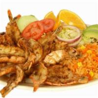 Camarones a la Plancha · Grilled shrimp. Served with rice and salad.