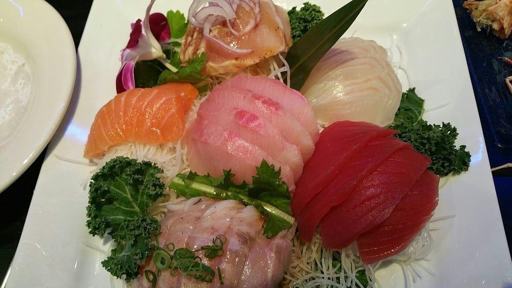 Deluxe Sashimi Combo · 24 pieces. Chef's choice, depend on daily fresh fish.
