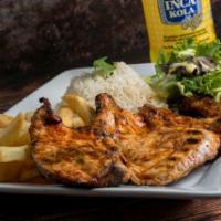 Pechuga a La Plancha · Grill chicken breast with rice french fries and salad.
