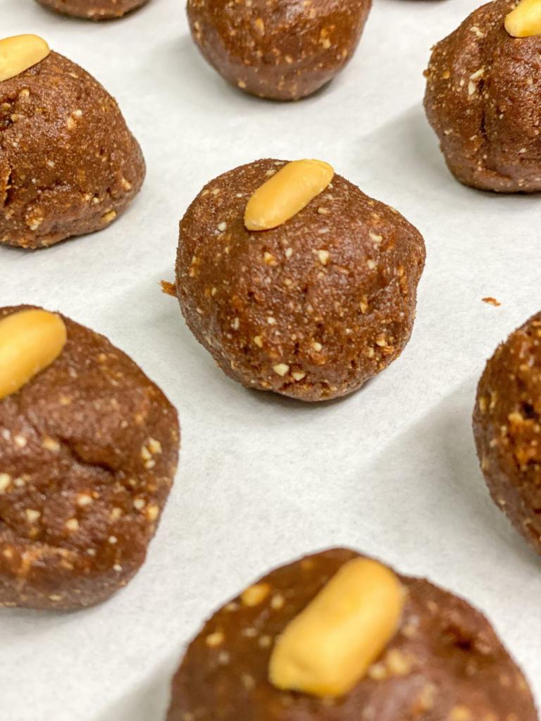 Chocolate Peanut Butter Energy Bites · Made with organic dates, organic peanut butter, organic cacao. 