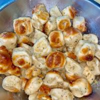 Garlic Knots · 6 pieces fresh bread knots tossed in fresh garlic, oilve oil, grated cheese and oregano