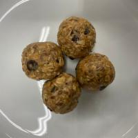 Energy Bites · Oats, peanut butter, coconut, chia seeds, flax 