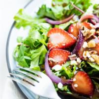 Nutrivida Salad · Who says that eating healthy is boring? This salad is delicious, full of great nutrients and...