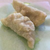 Gyoza Plate餃子 · Potstickers with chicken and veggies mix fillings.