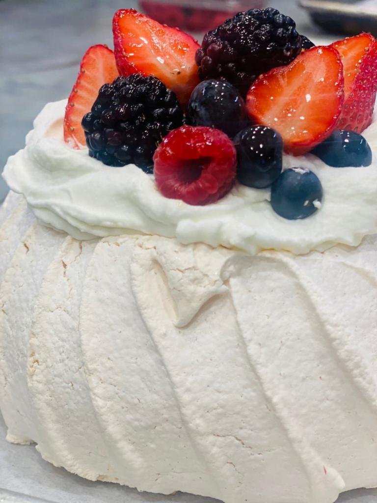 Pavlova Cake · Serves 2