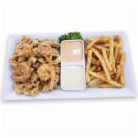 16. Calamar y Camarones/Fried calamari and Shrimp with french fries. · Fried calamari and shrimp with french fries.
