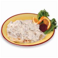 31. Pechuga en Crema de Champiñones  · Grilled chicken breast in a mushroom cream.  It comes with rice, salad and beans or french f...