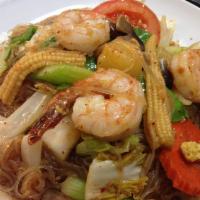 32. Pad Woon Sen · Pan-fried bean noodles with prawns, egg, tomato, mushrooms, pineapples, celery, Napa cabbage...