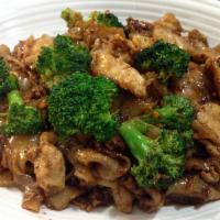 43. Pad See-Ew Noodle · Choice of protein and wide rice noodles pan-fried with egg, broccoli and soy sauce.