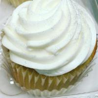Classic White Cupcake · 2 vanilla cake topped with vanilla buttercream icing.