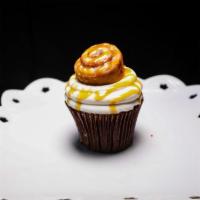 Cinnabon Sweet Cupcake · 2 vanilla cake topped with cream cheese icing and mini cinnabon.