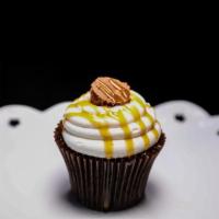 Choco Reese Cupcake · 1 chocolate cake topped with peanut butter icing and reese’s peanut butter cup.
