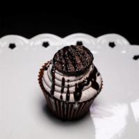 Choco Oreo Cupcake · 1 chocolate cake topped with chocolate buttercream icing, oreo cookie, and chocolate drizzle.