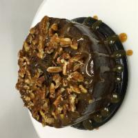 Choco Turtle Mini · Chocolate cake topped with chocolate buttercream icing pecan bits and chocolate and carmel d...