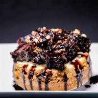 Cheesecake - Brownie · Original cheesecake round with a buttery vanilla wafer crust with brownie bites and chocolat...