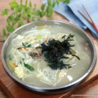 D13. Mandu Guk · Dumpling soup.