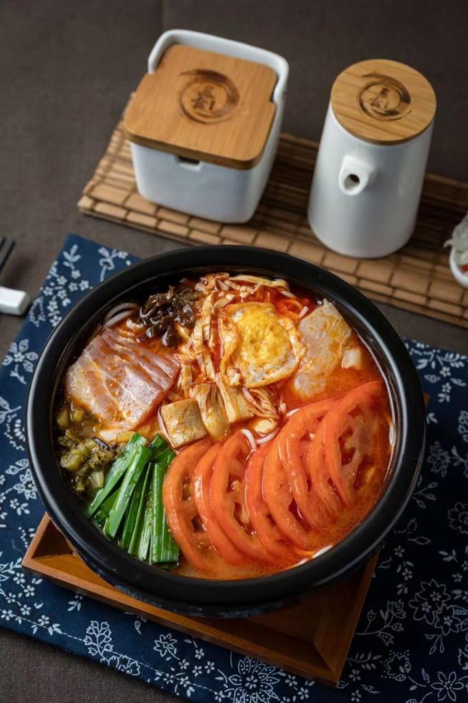 食尚米线店 Noodle Shop · Asian · Asian Fusion · Chicken · Chinese · Dinner · Lunch · Seafood · Snacks · Soup