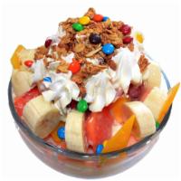 Bionico · chantylli cream, papaya, banana, mango, strawberry, yogurt, granola