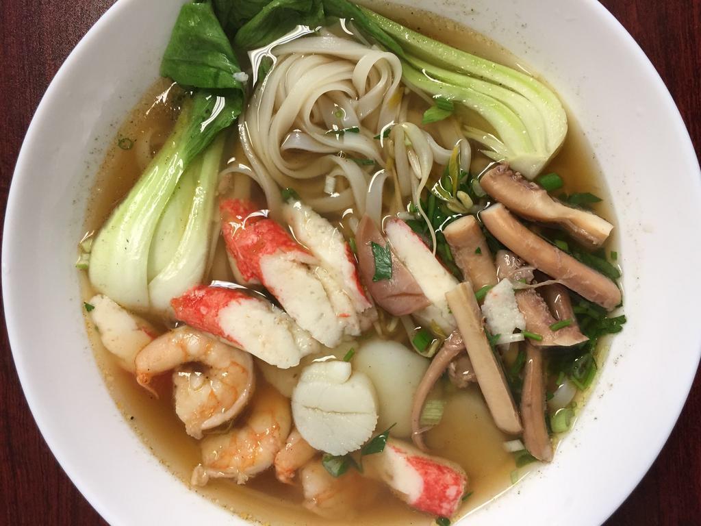 N8. Seafood Noodle Soup · Shrimp, Crabstick meat, Squid, Scallop, Onion, Scallion, Cilantro, Bean Sprout, Beef Broth