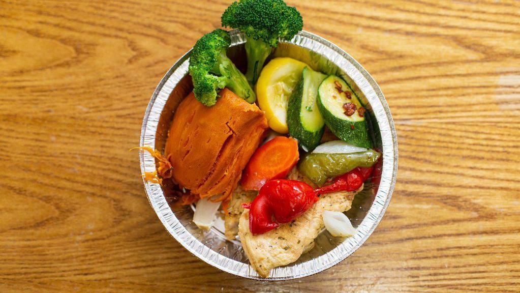 Fit Chicken · Grilled chicken served with sweet potatoes and mixed veggies.