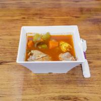 Caldo de Pollo · Rojo o blanco. Chicken soup. Red or white.